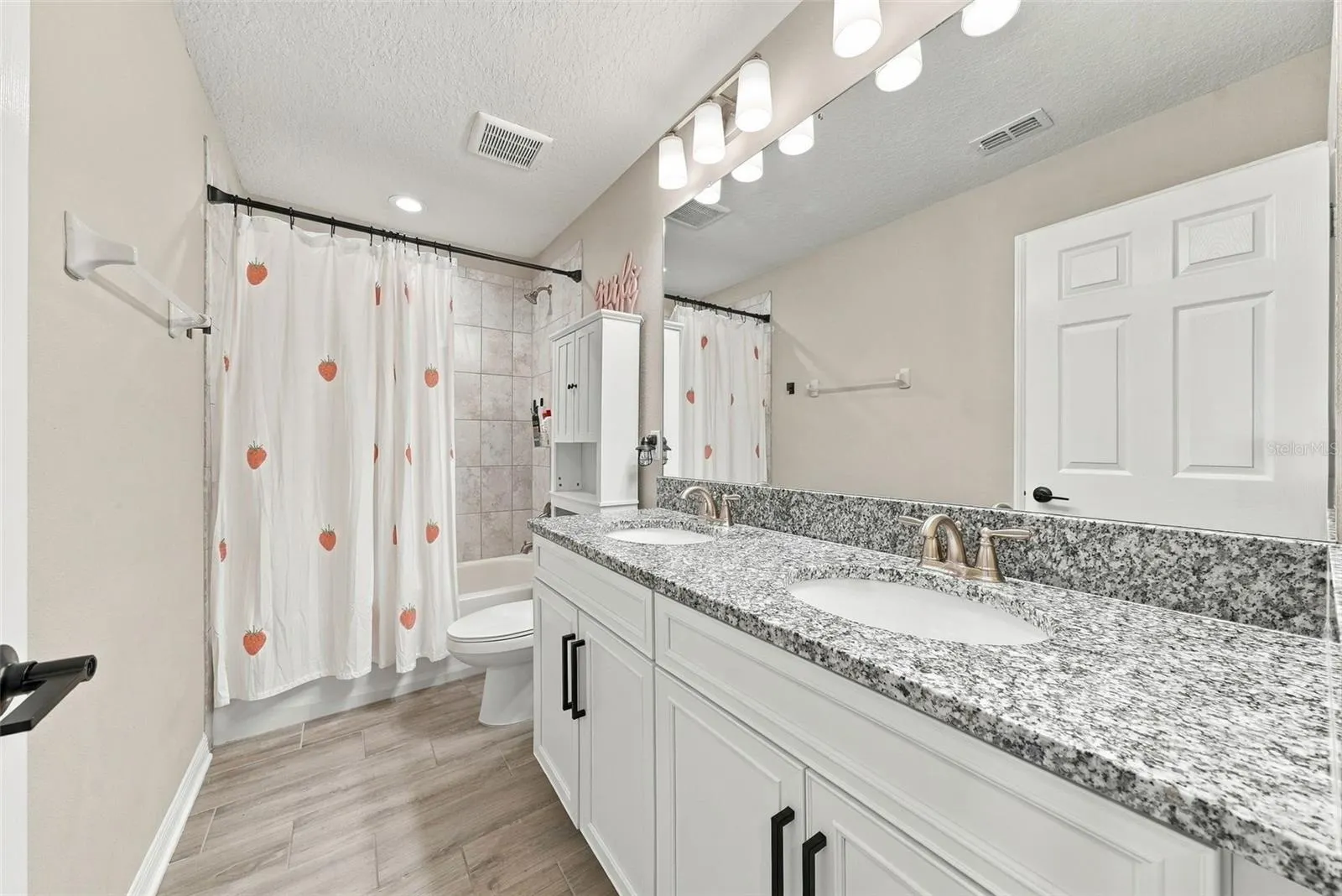 4904 EAGLE ROCK DR