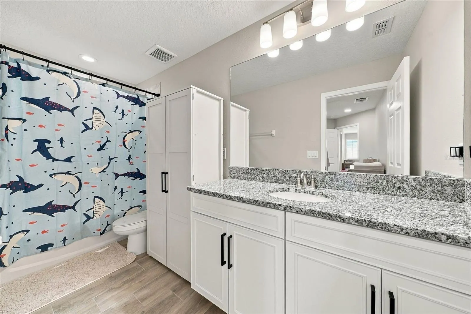4904 EAGLE ROCK DR