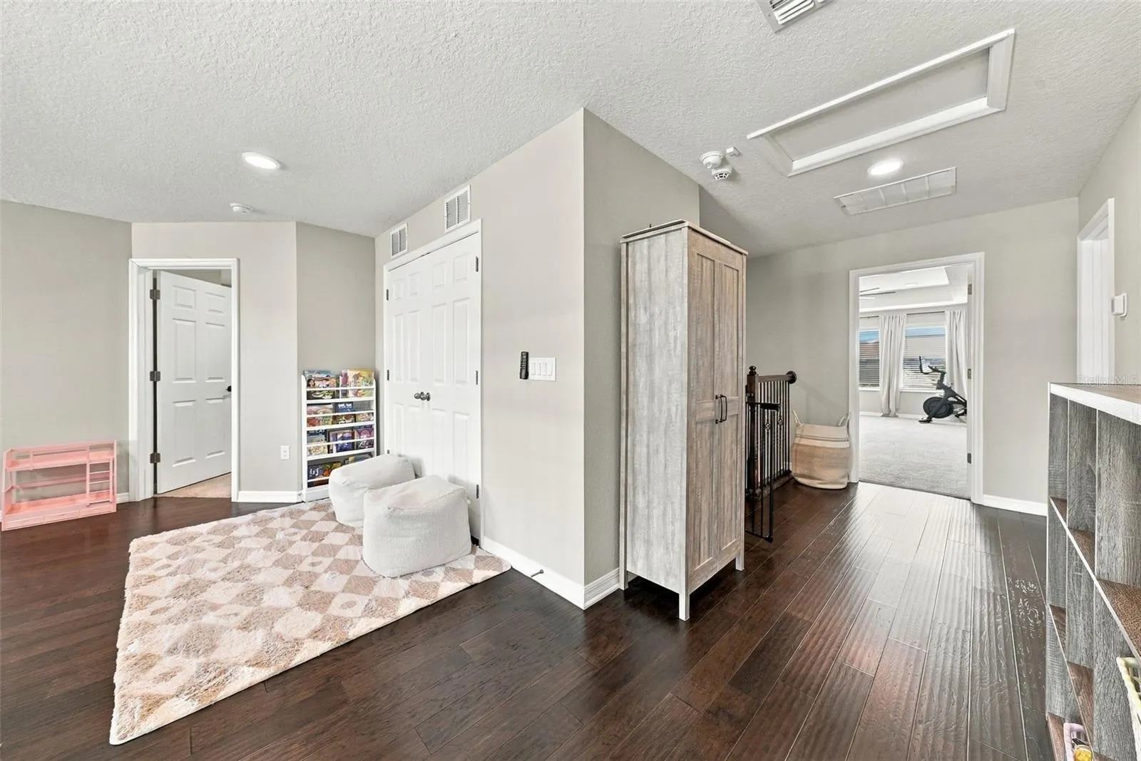 4904 EAGLE ROCK DR