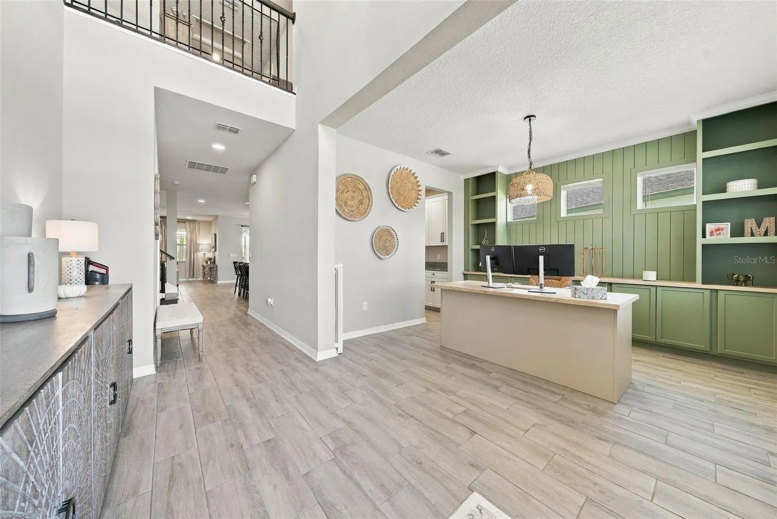 4904 EAGLE ROCK DR