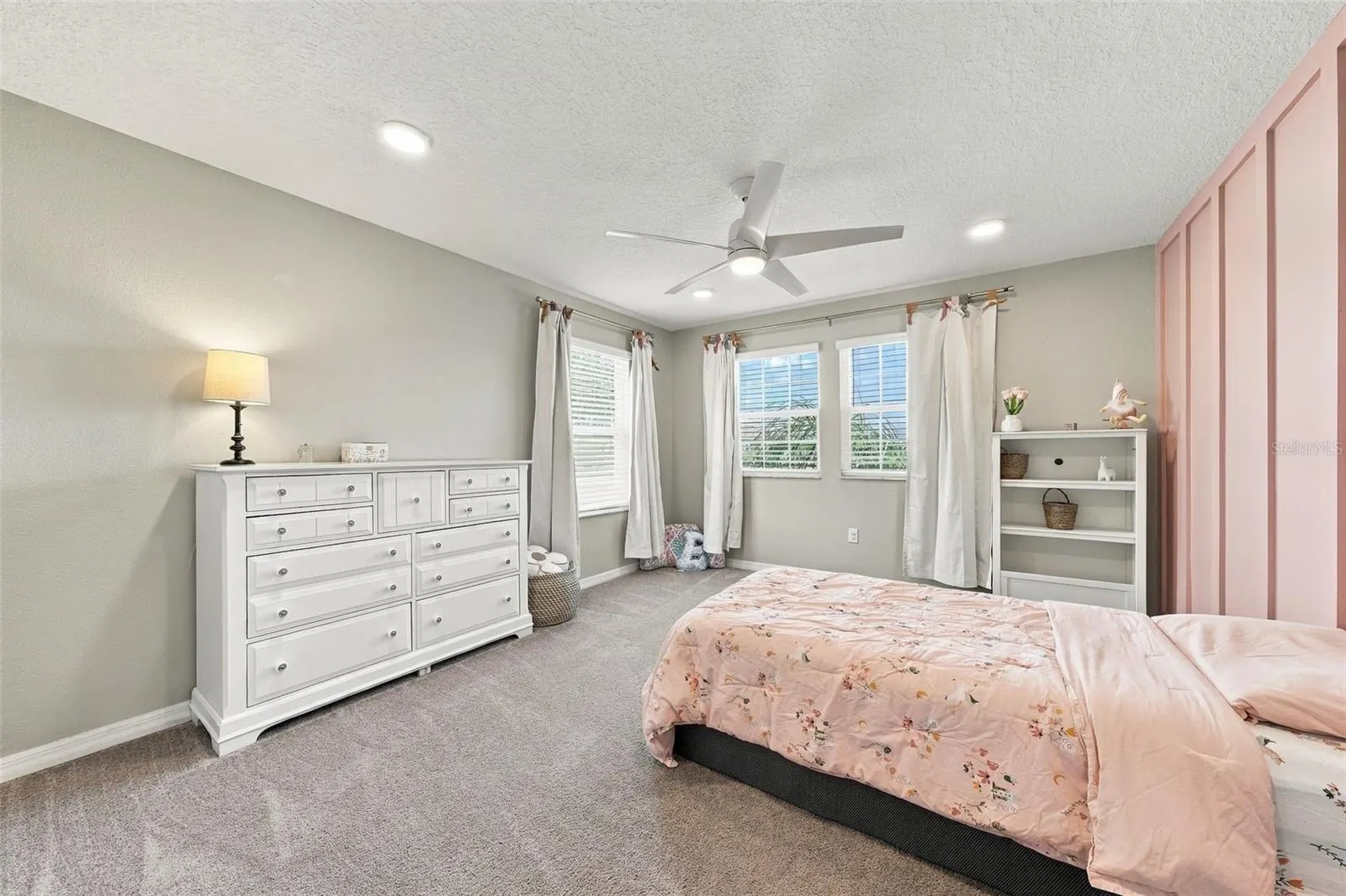 4904 EAGLE ROCK DR