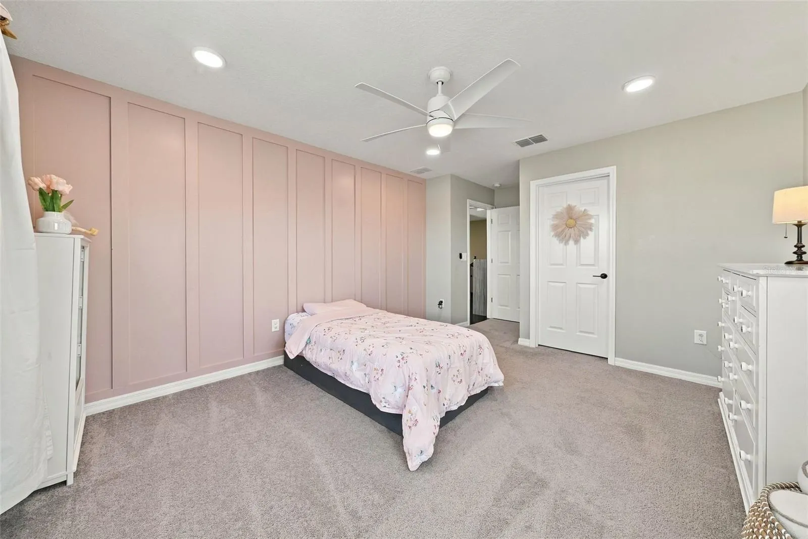 4904 EAGLE ROCK DR