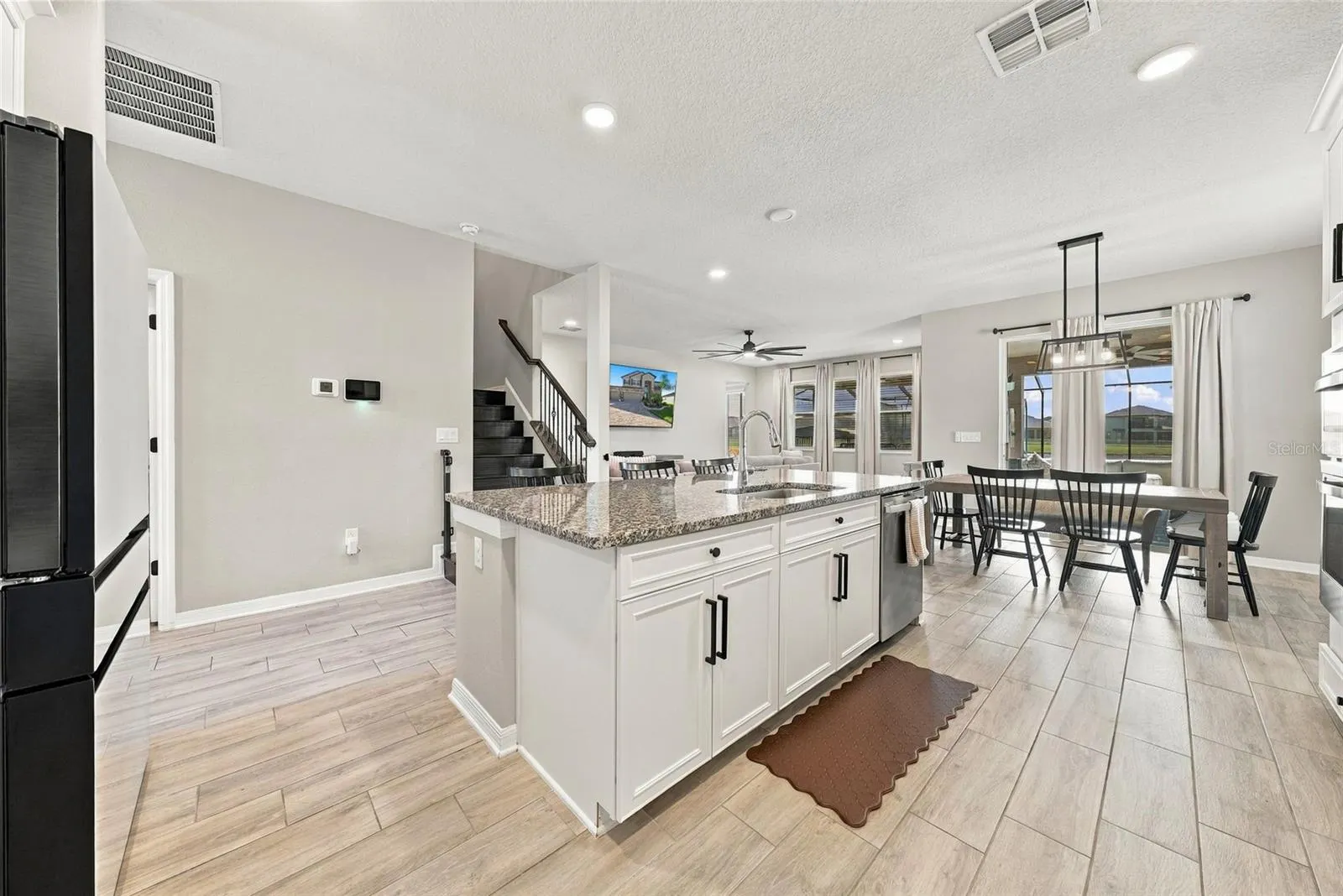 4904 EAGLE ROCK DR
