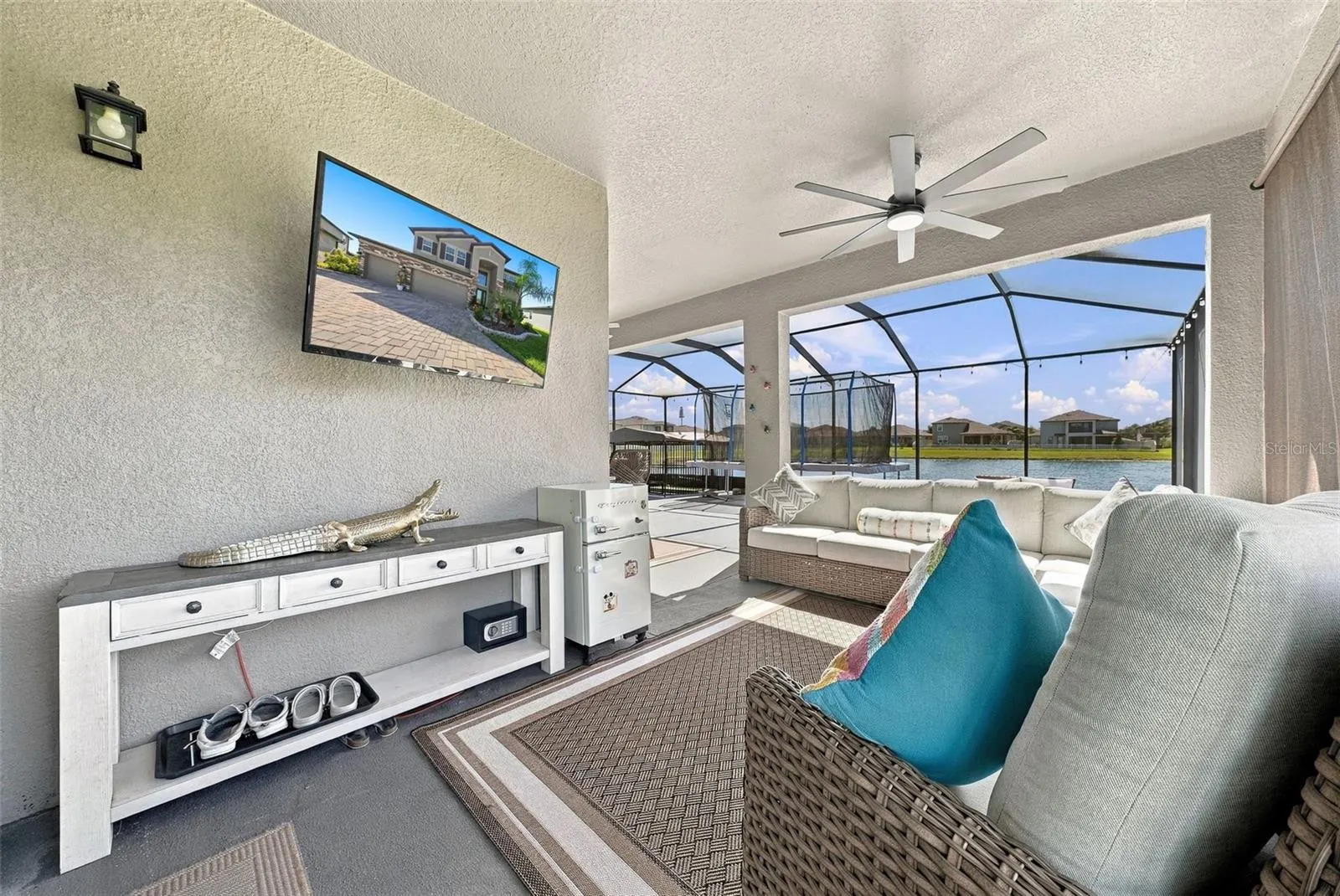 4904 EAGLE ROCK DR