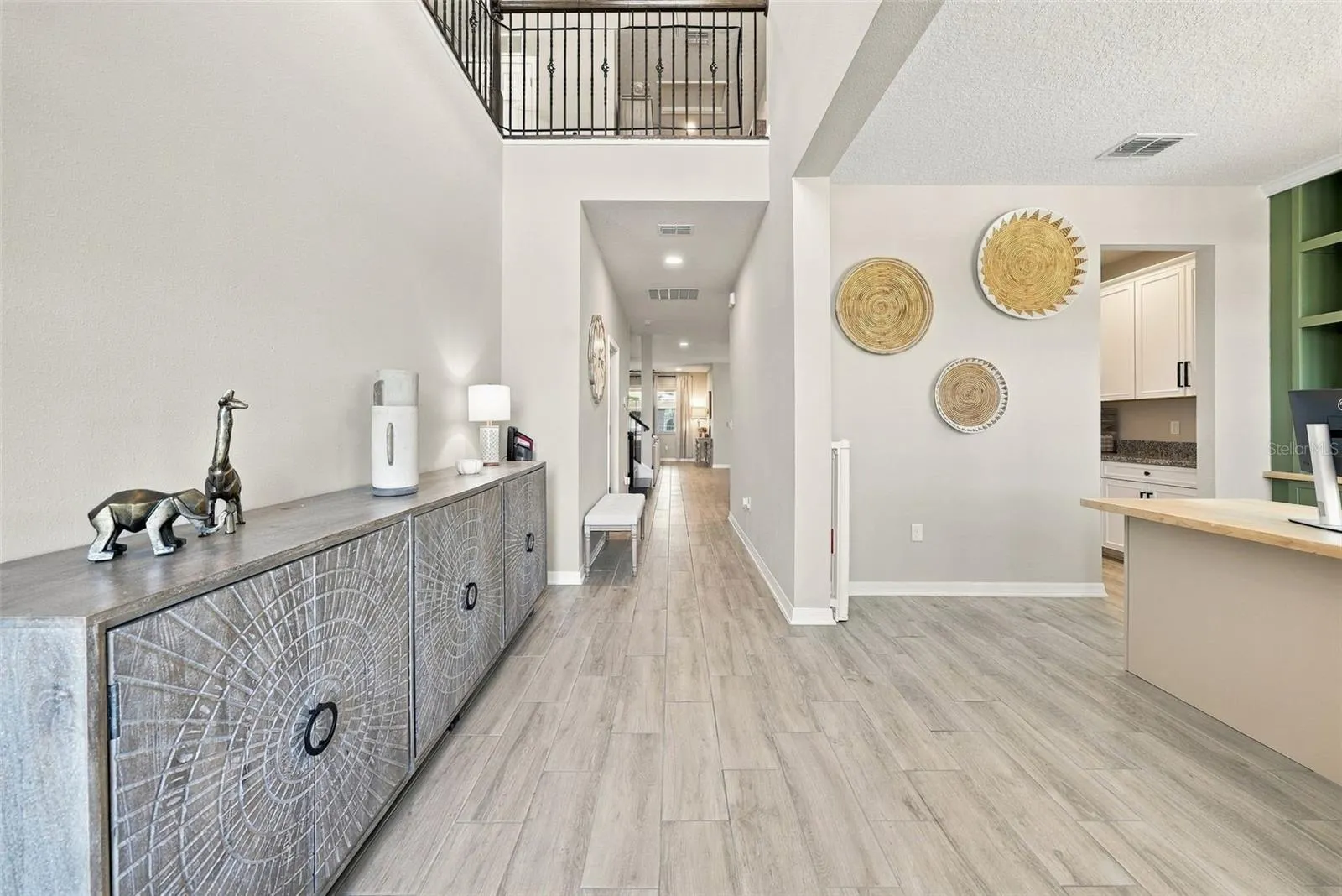 4904 EAGLE ROCK DR