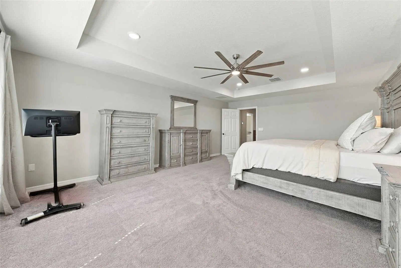 4904 EAGLE ROCK DR