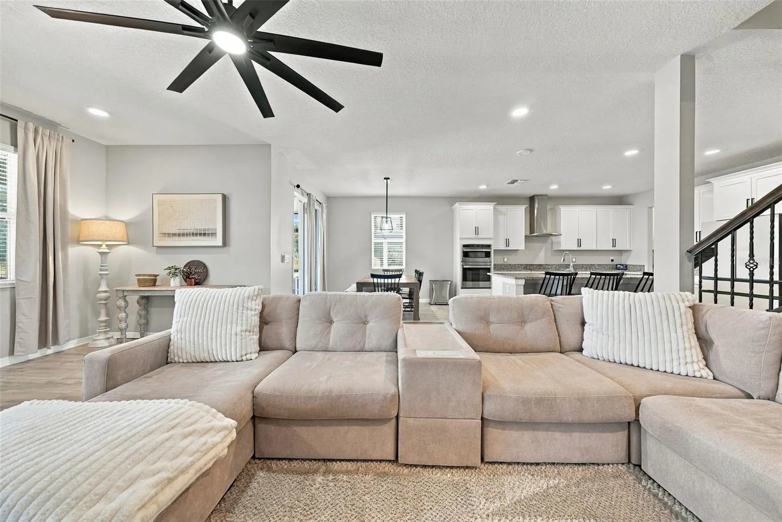 4904 EAGLE ROCK DR