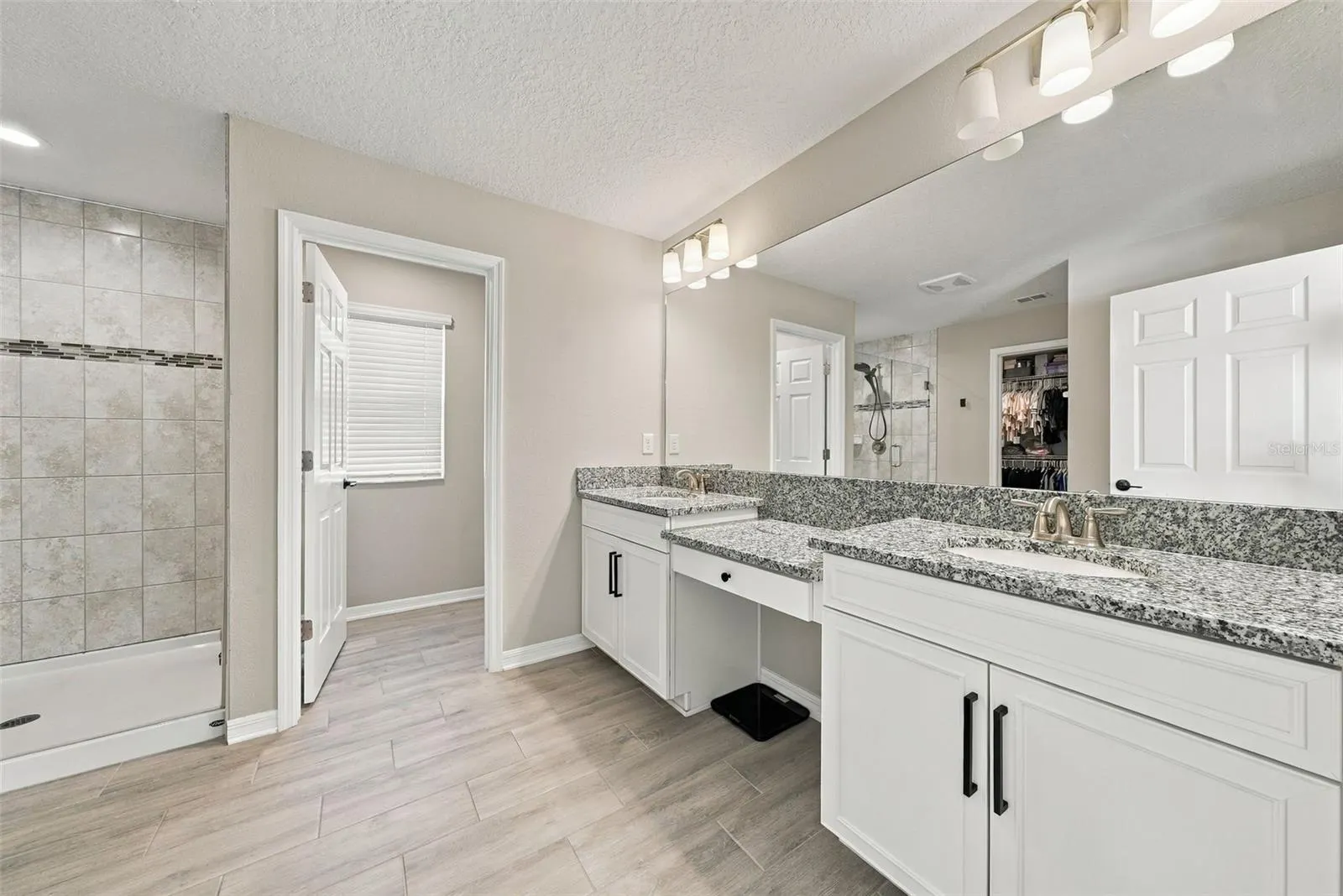 4904 EAGLE ROCK DR