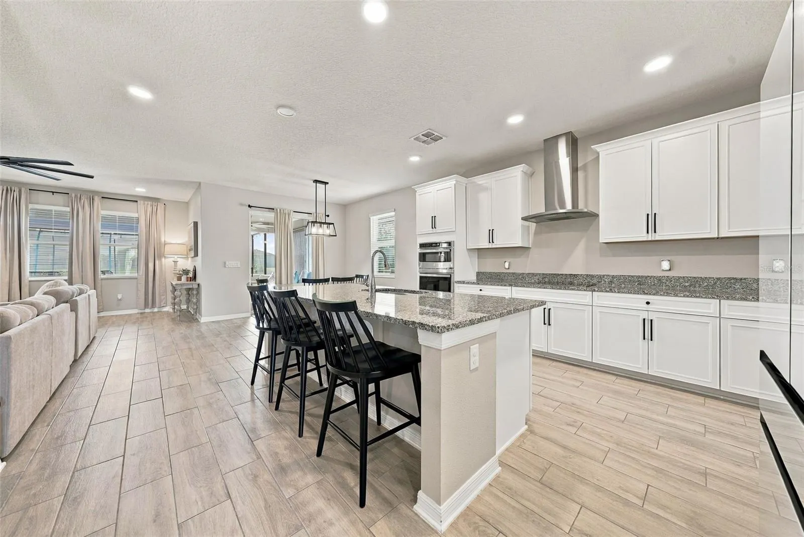 4904 EAGLE ROCK DR