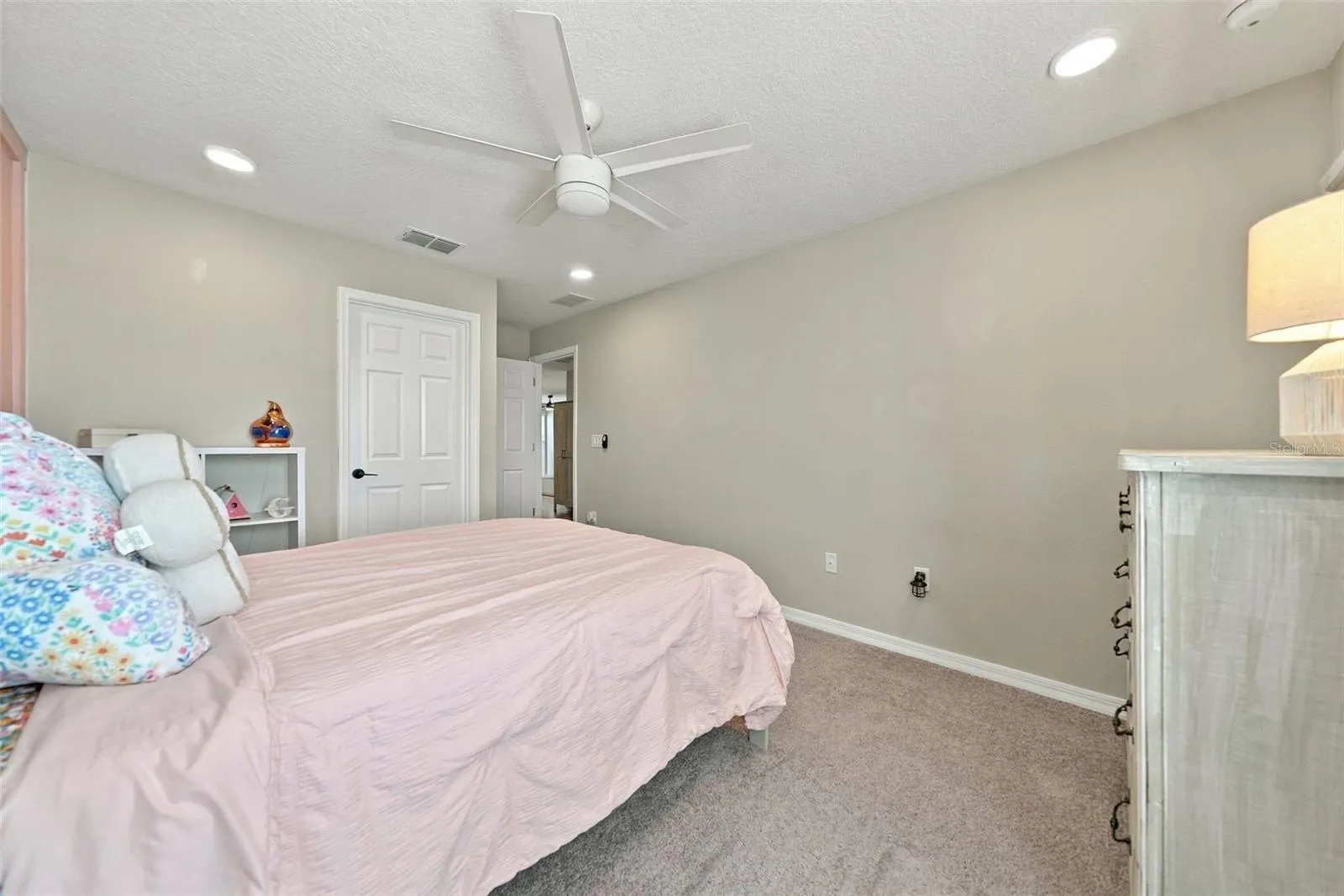 4904 EAGLE ROCK DR