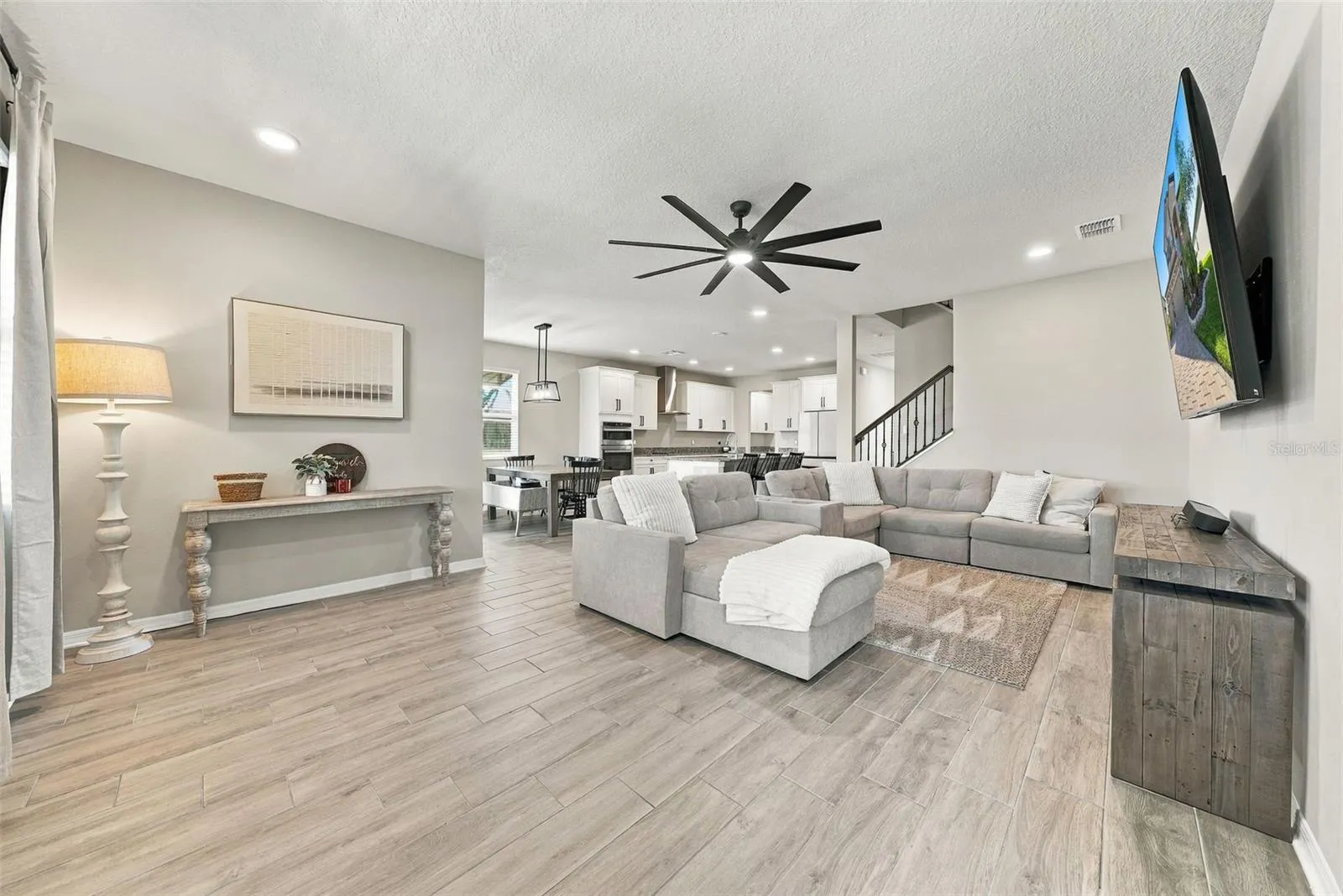 4904 EAGLE ROCK DR