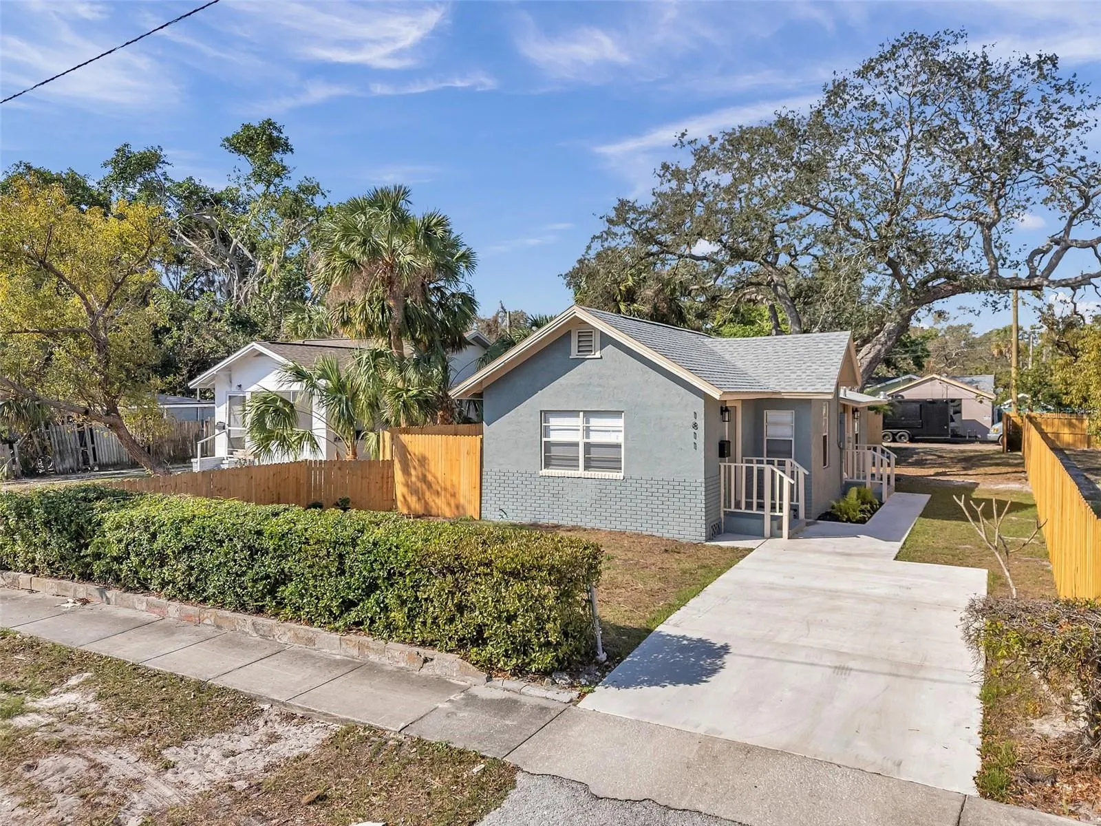 1811 QUINCY ST S