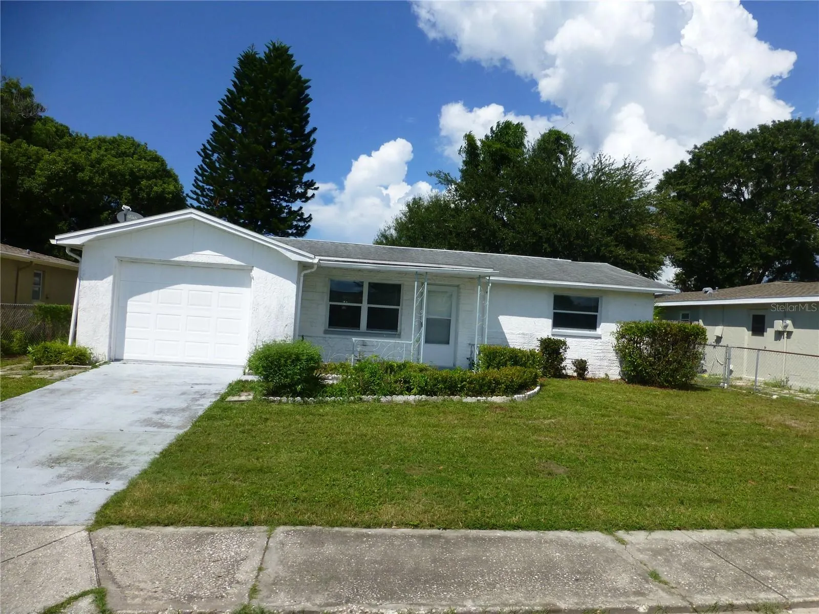 7405 OAK CREST DR
