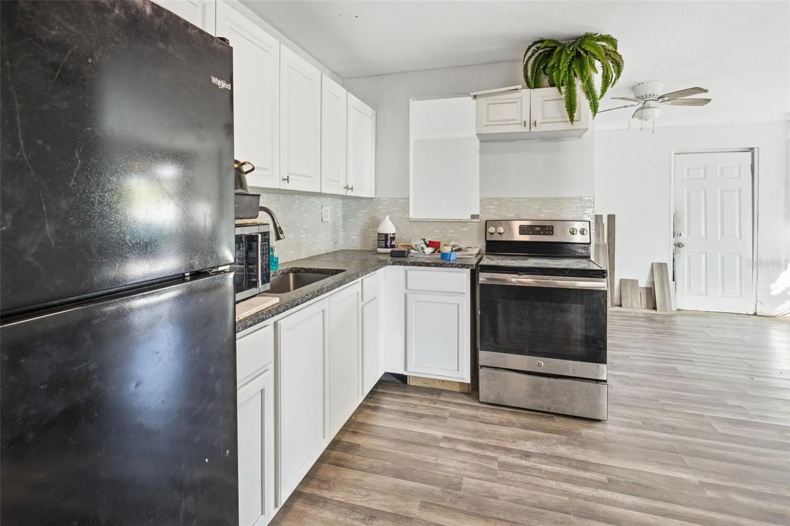6124 NUNDY AVE