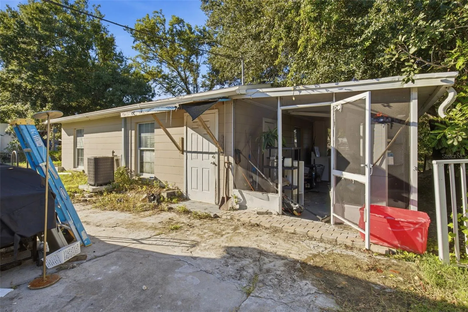 6124 NUNDY AVE