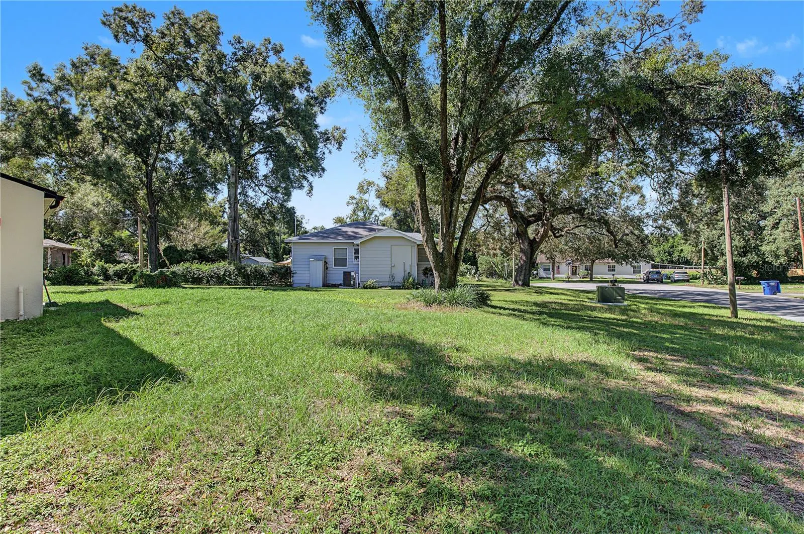 8106 N LYNN AVE
