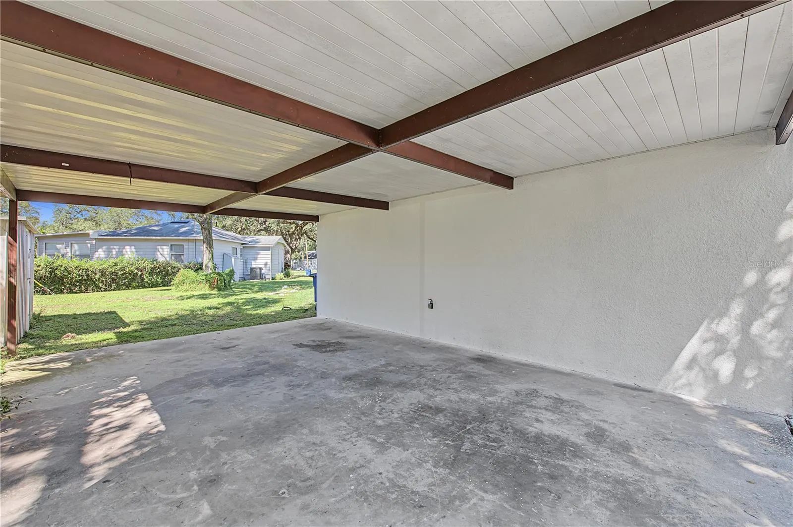 8106 N LYNN AVE