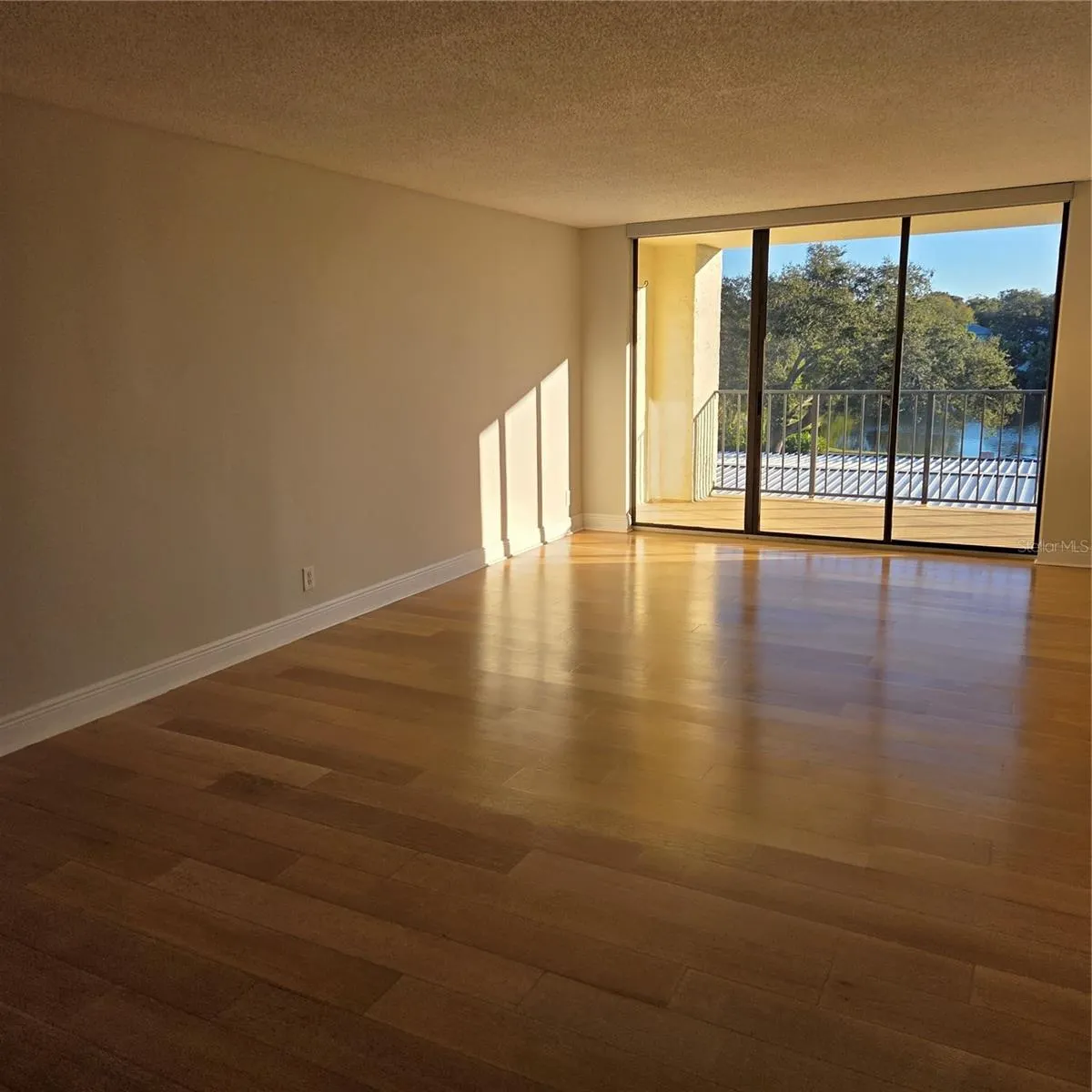100 OAKMONT LN #305 #305