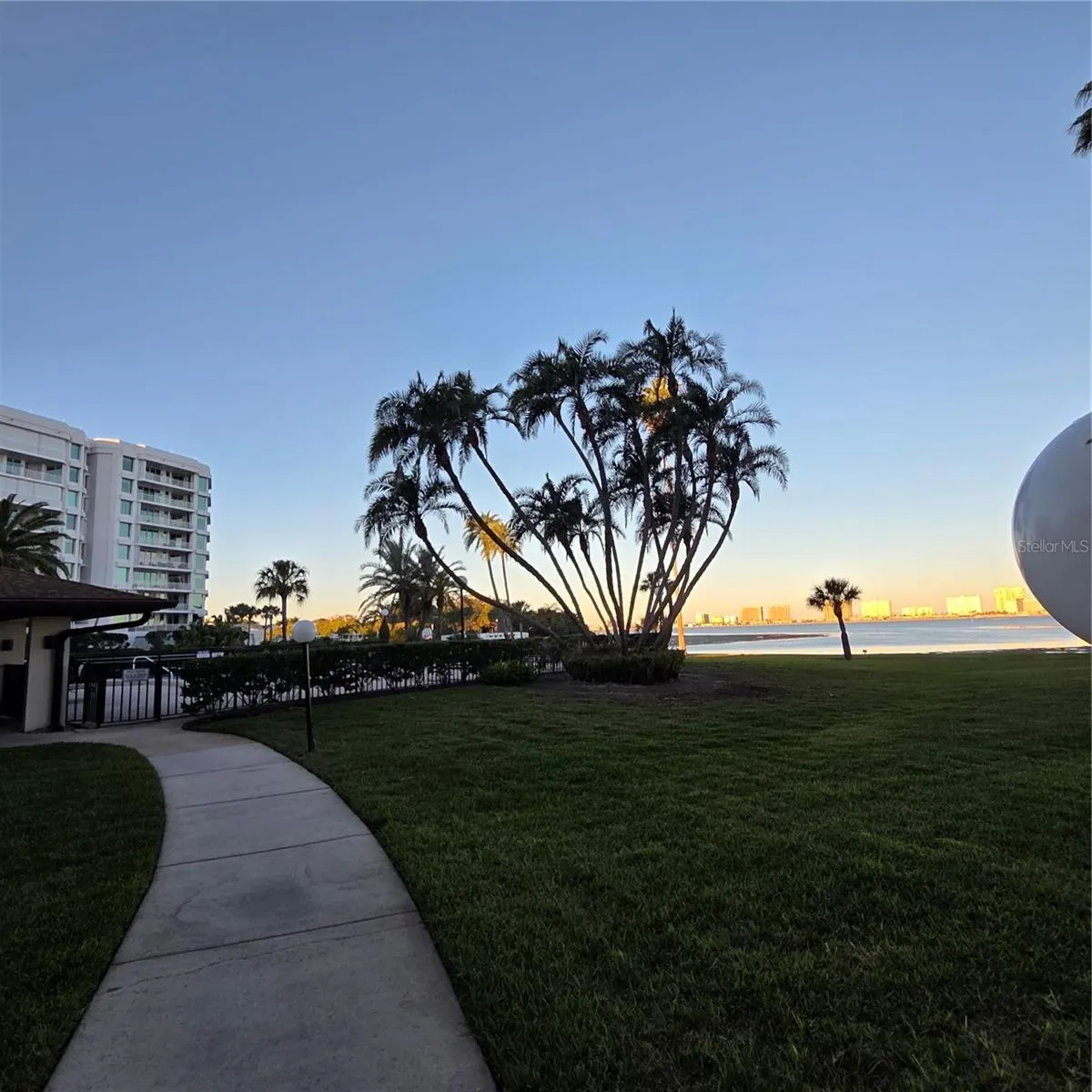 100 OAKMONT LN #305 #305