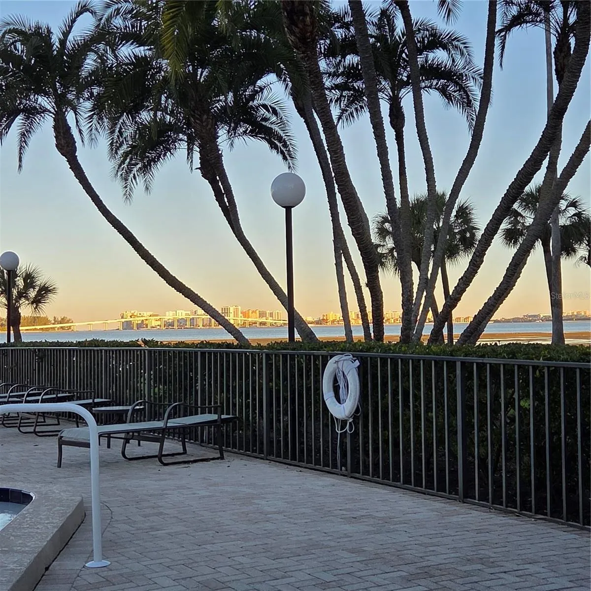 100 OAKMONT LN #305 #305