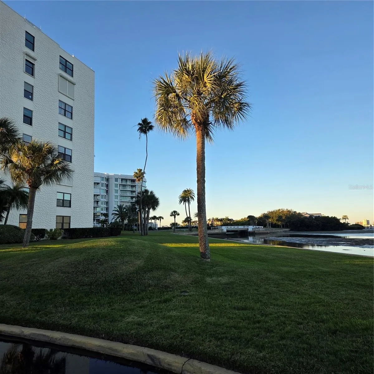 100 OAKMONT LN #305 #305