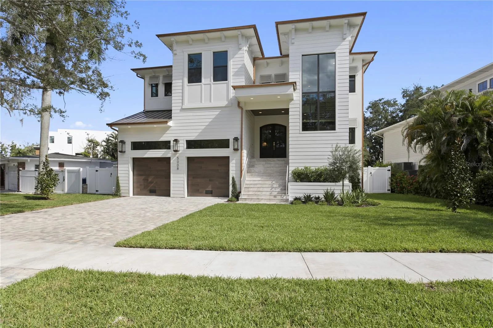 5008 W DICKENS AVE