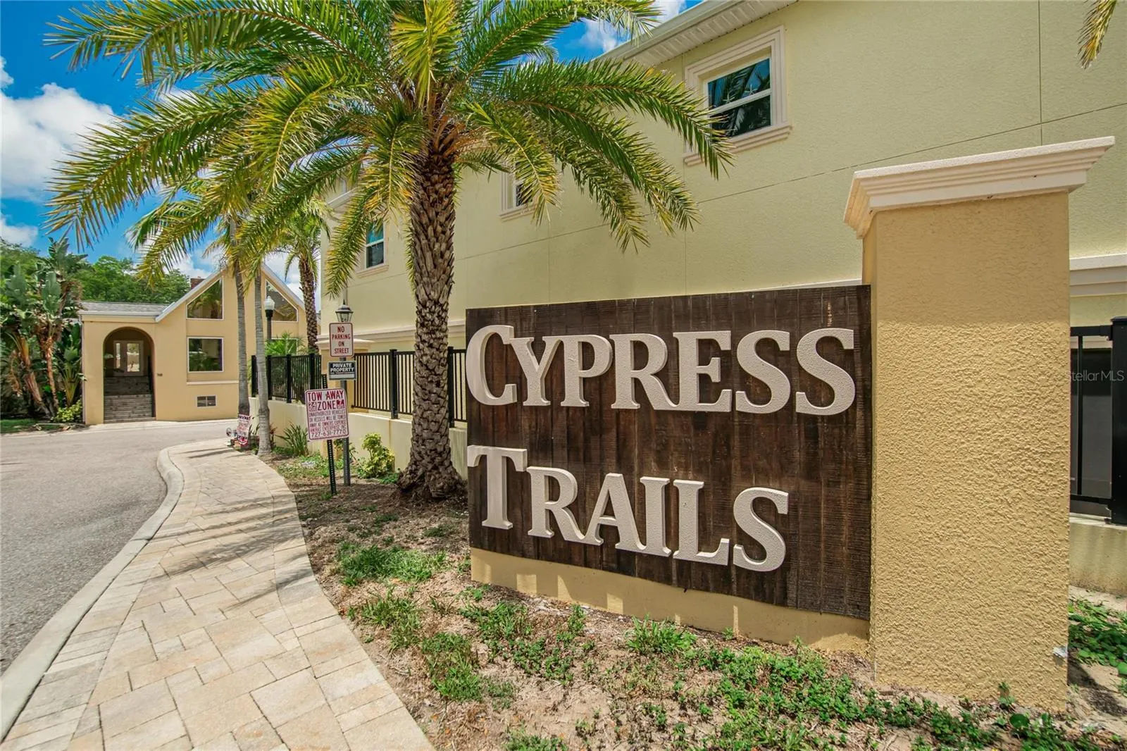 750 GRAND CYPRESS LN