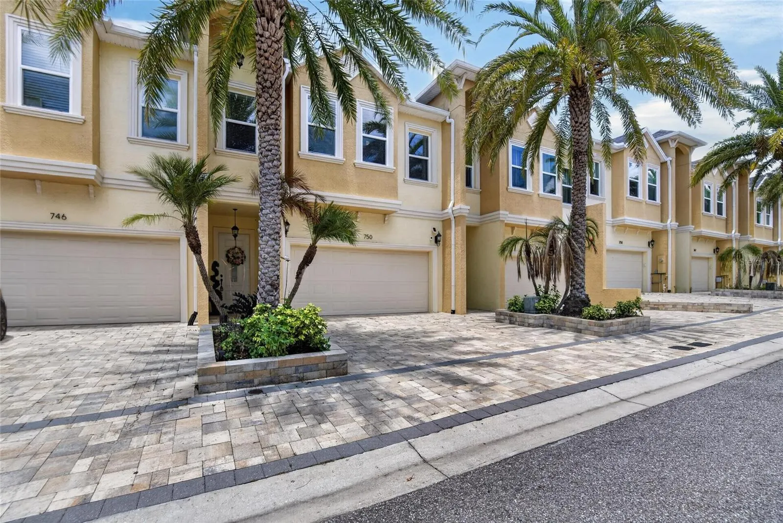 750 GRAND CYPRESS LN