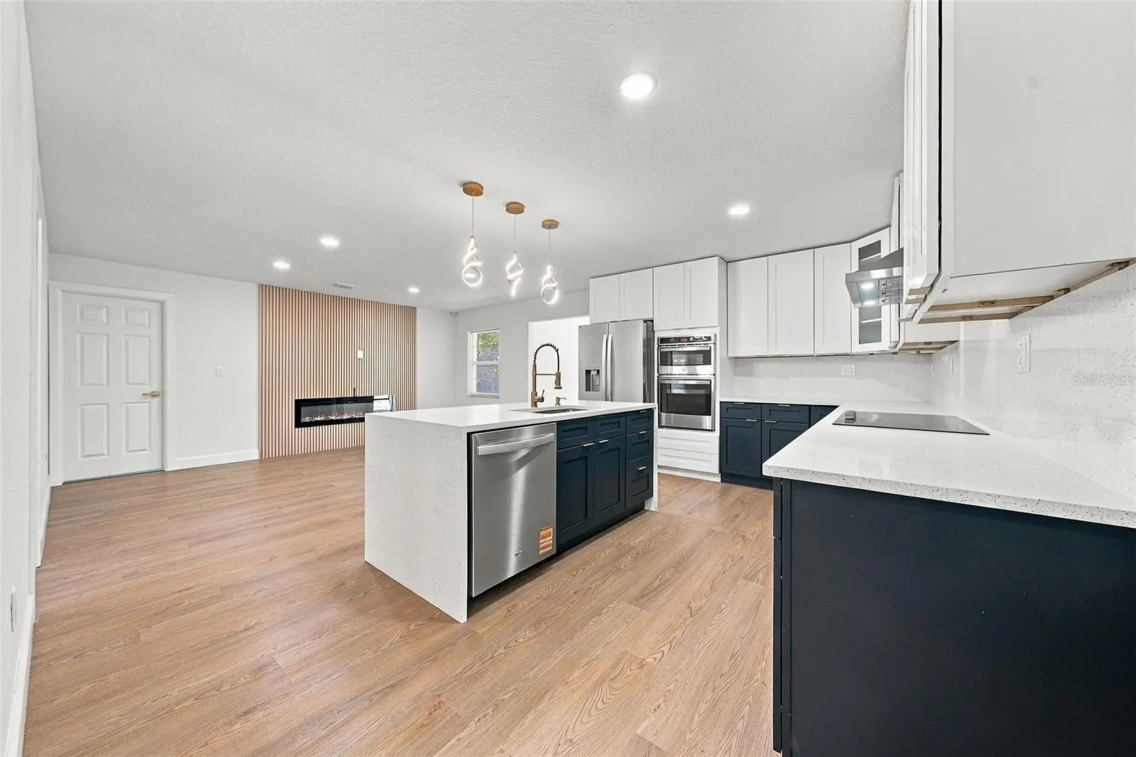 4106 LONE OAK RD