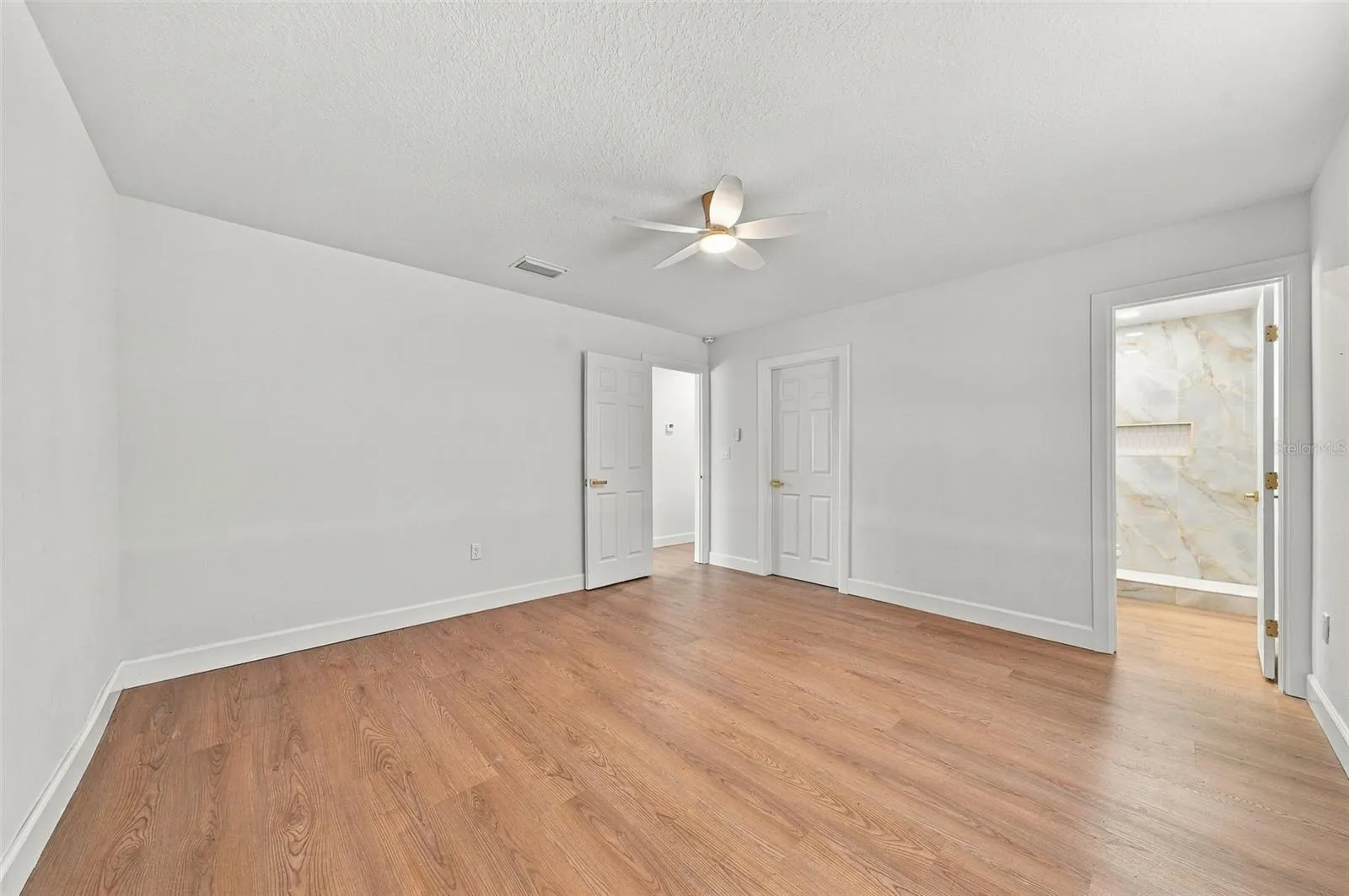 4106 LONE OAK RD