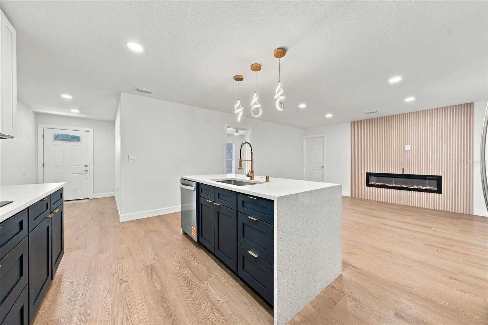 4106 LONE OAK RD