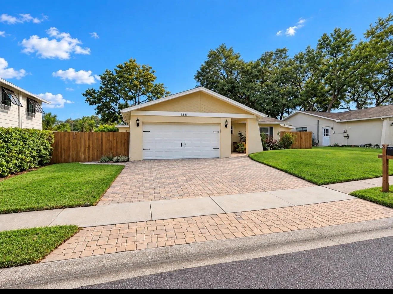 1231 ROSEWOOD ST