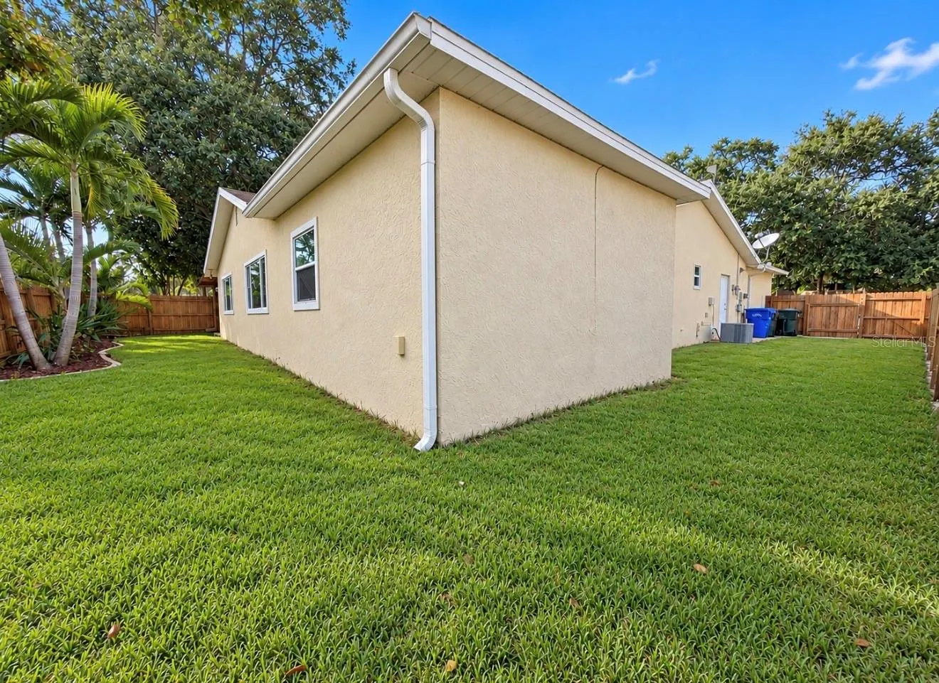 1231 ROSEWOOD ST