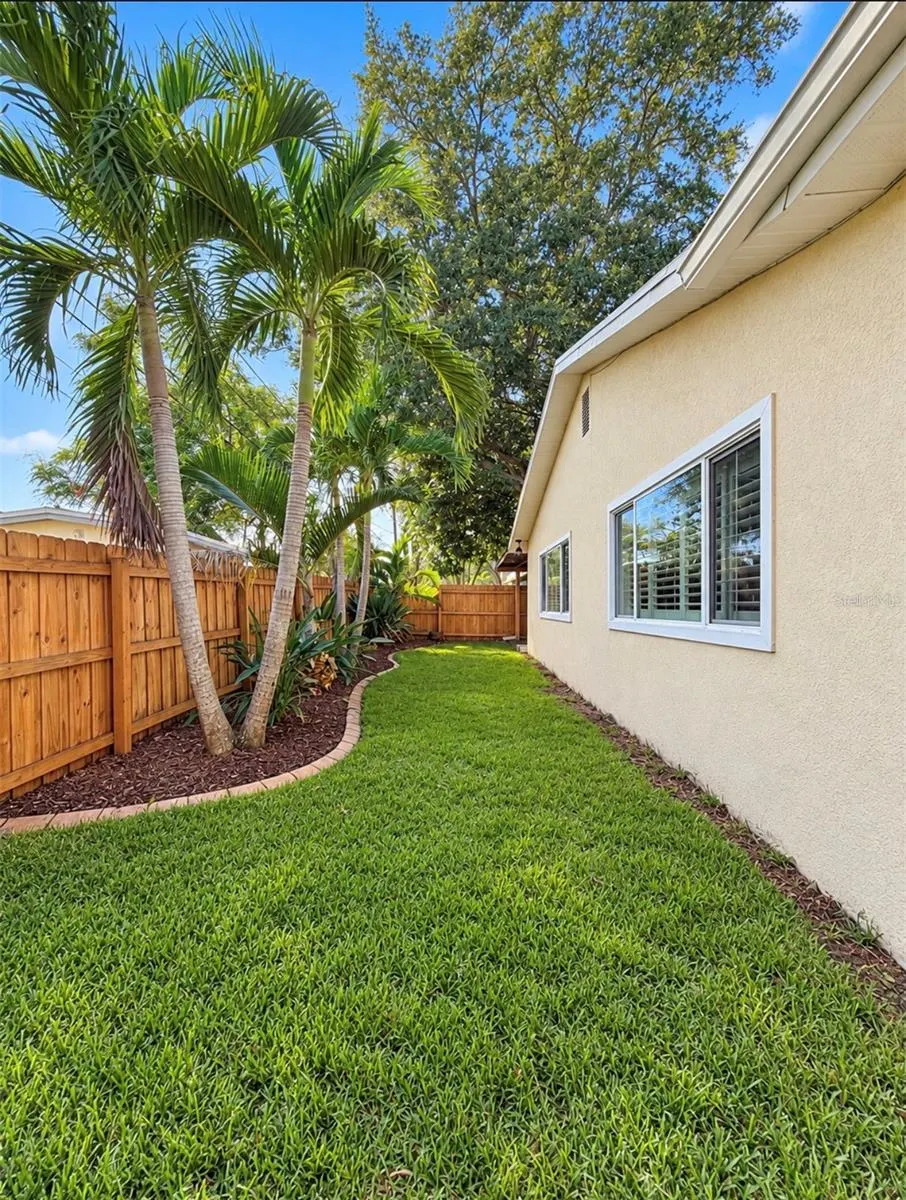 1231 ROSEWOOD ST