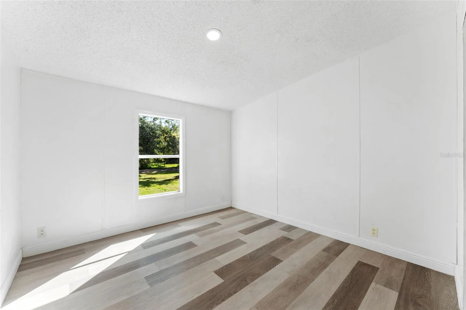 11004 KITTY HAWK DR