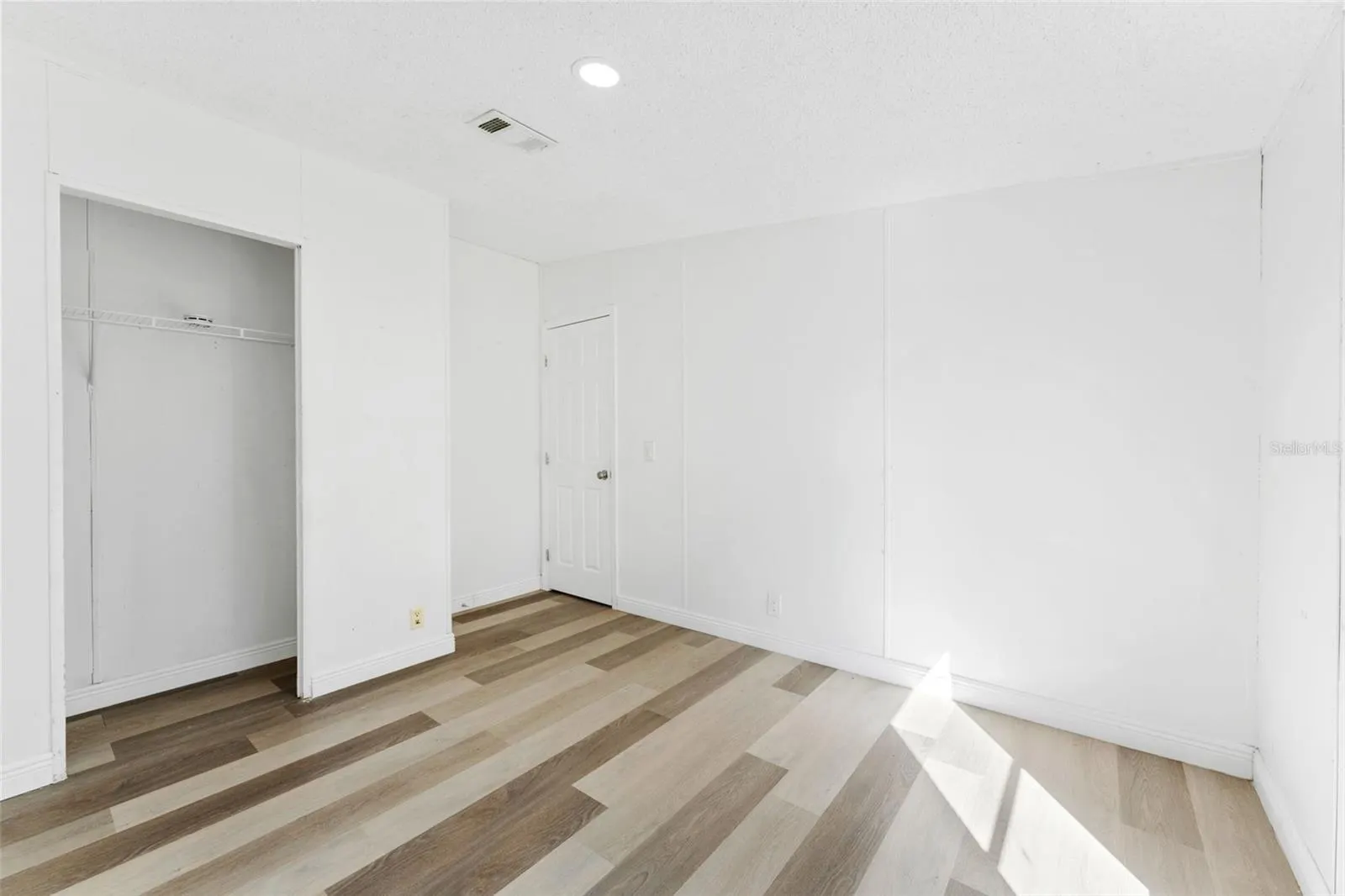 11004 KITTY HAWK DR