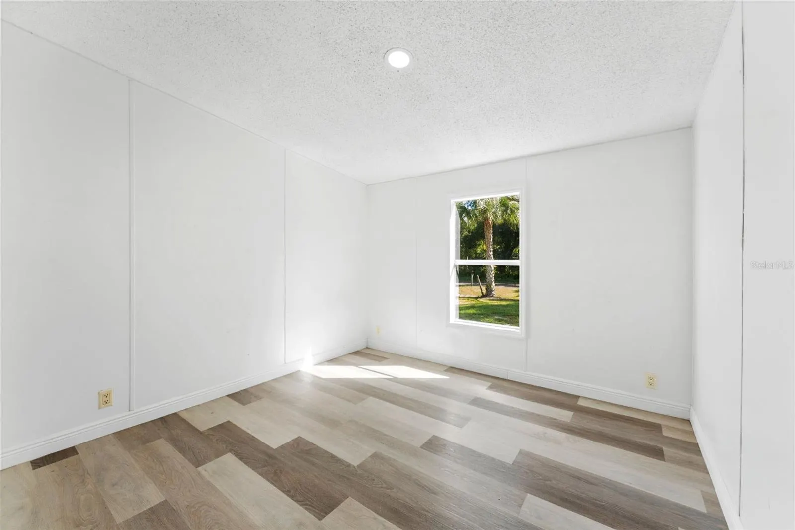 11004 KITTY HAWK DR