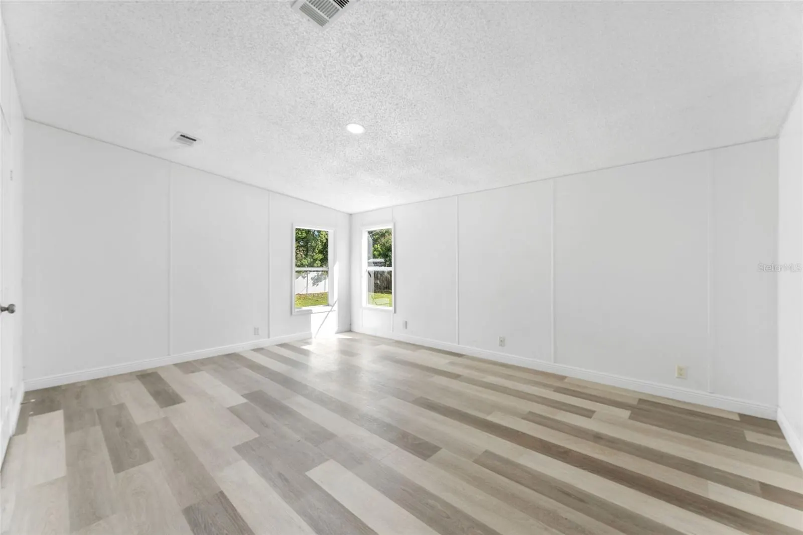 11004 KITTY HAWK DR