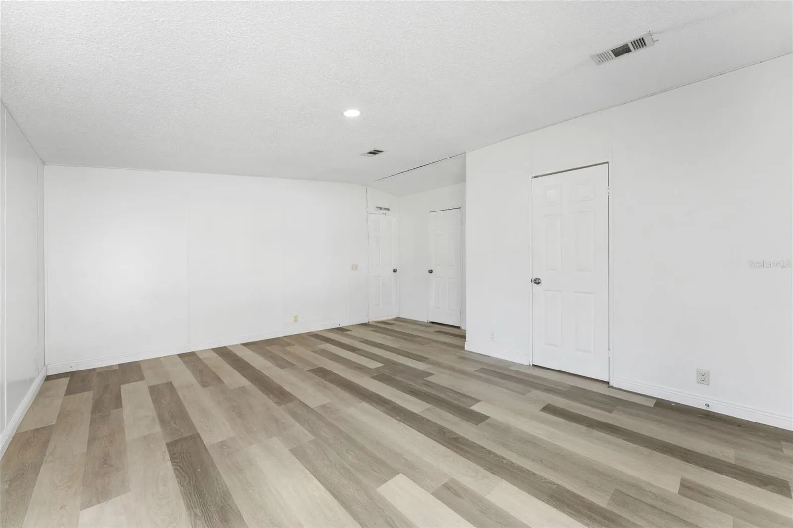 11004 KITTY HAWK DR