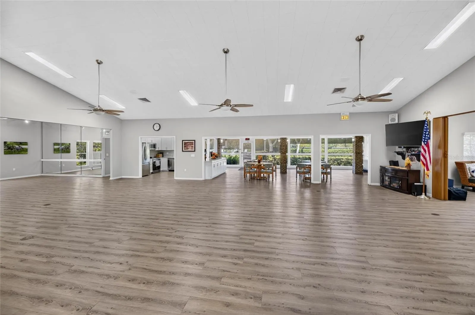 5713 GARDEN LAKES MAJESTIC