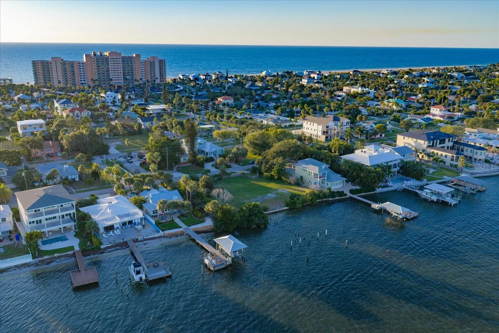 871 BAY ESPLANADE