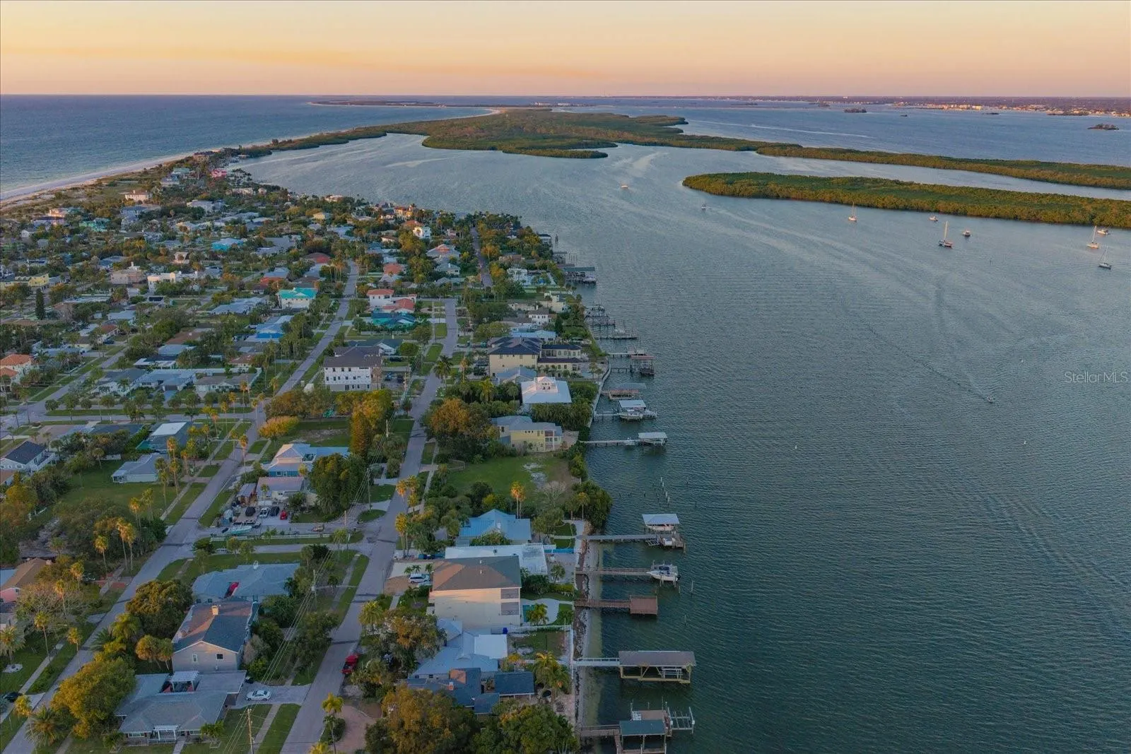 871 BAY ESPLANADE