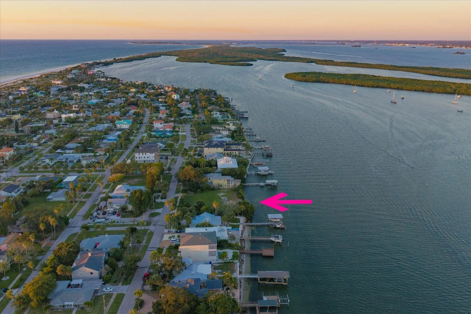 871 BAY ESPLANADE