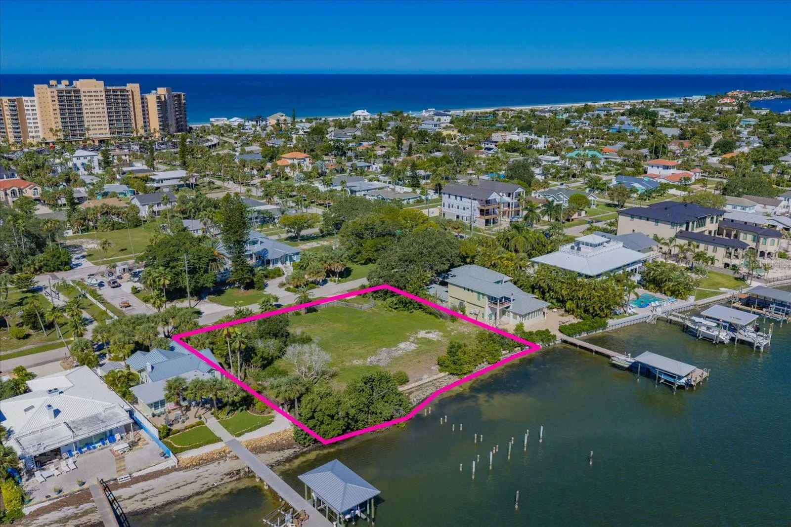 871 BAY ESPLANADE