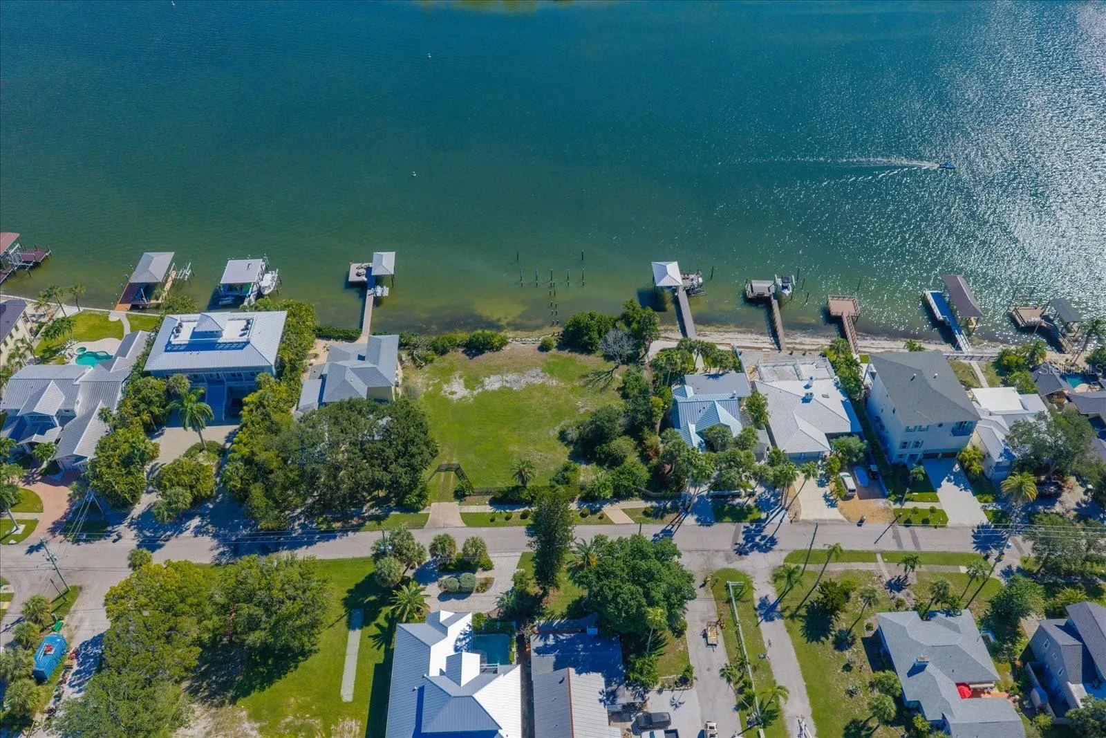 871 BAY ESPLANADE