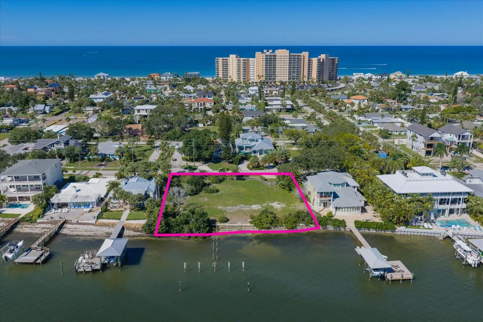 871 BAY ESPLANADE
