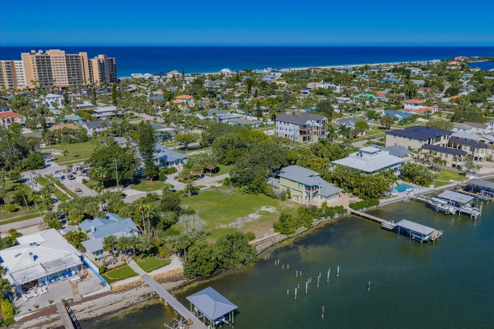 871 BAY ESPLANADE