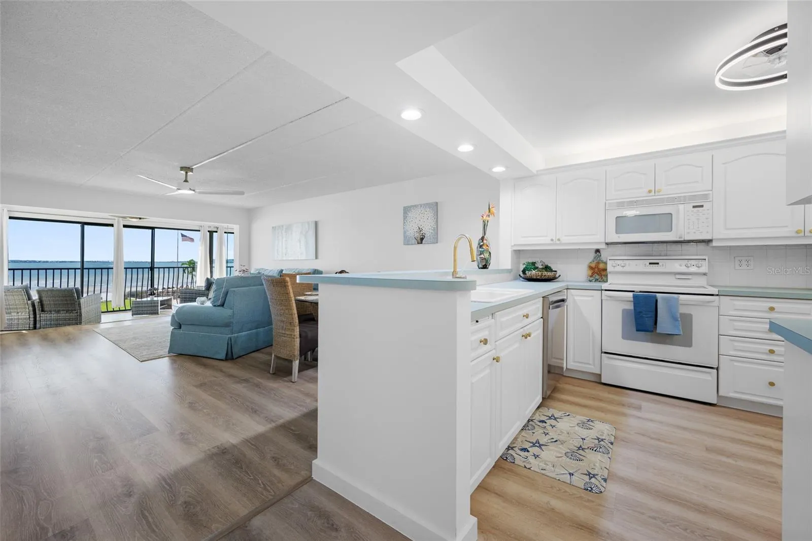 865 S GULFVIEW BLVD #202 #202