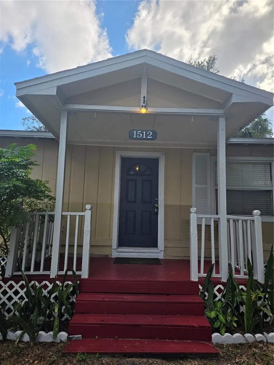 1512 W COMANCHE AVE