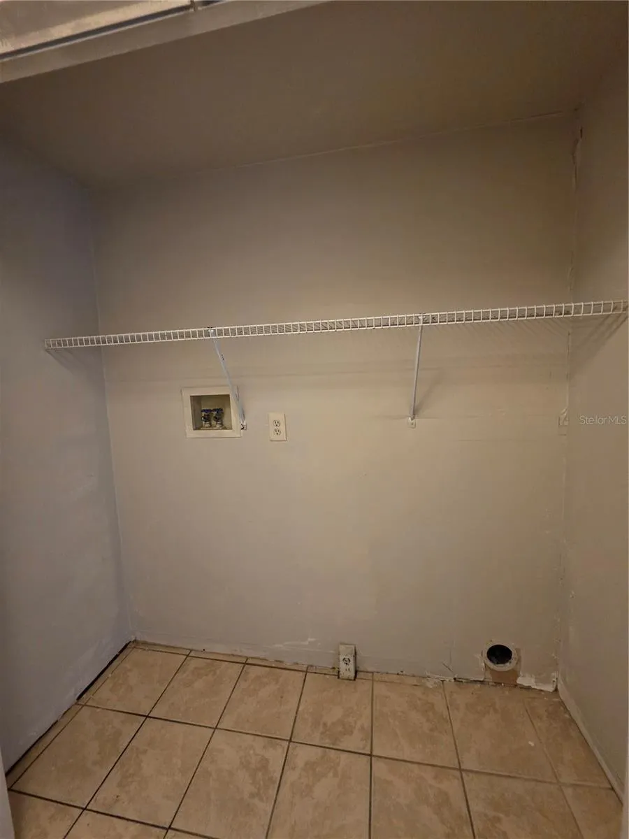 1512 W COMANCHE AVE